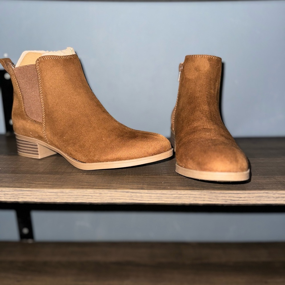 SO Boots Size 8